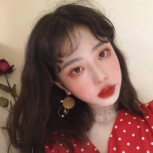 青春阳光简约微信女生头像