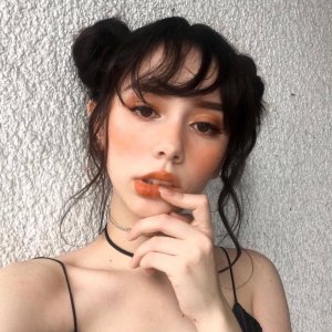 微信时尚俏皮女生头像