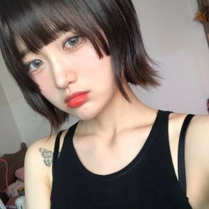 微信时尚俏皮女生头像