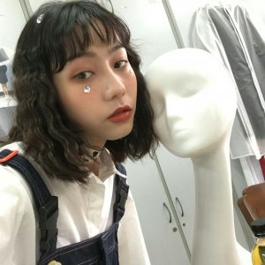 微信时尚俏皮女生头像
