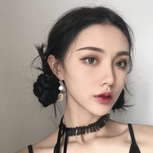 青春阳光简约微信女生头像