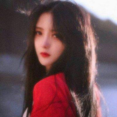 红色系女生微信头像