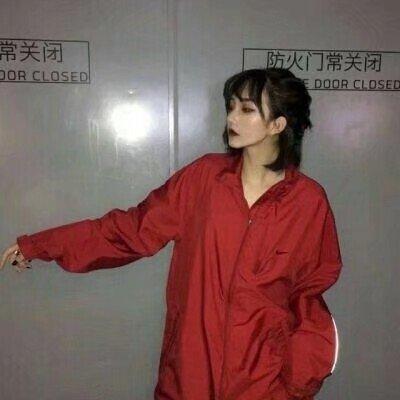 红色系女生微信头像