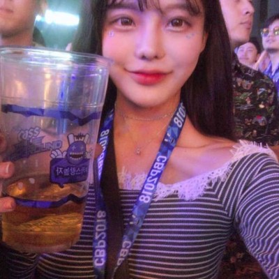 个性微信气质阳光女生头像