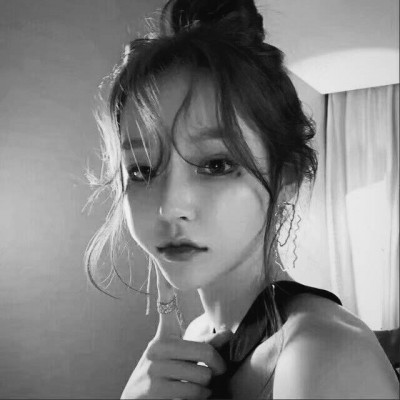 微信高清黑白女生头像