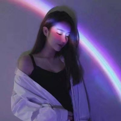 微信带彩虹女生头像