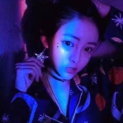 微信带彩虹女生头像