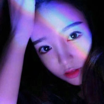 微信带彩虹女生头像