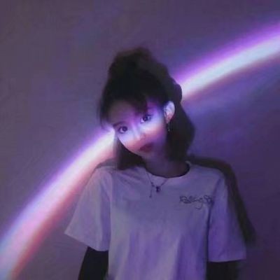 微信带彩虹女生头像