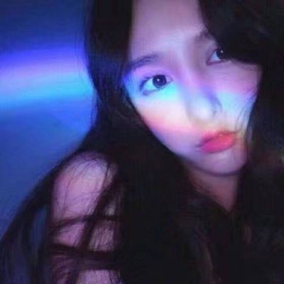 微信带彩虹女生头像