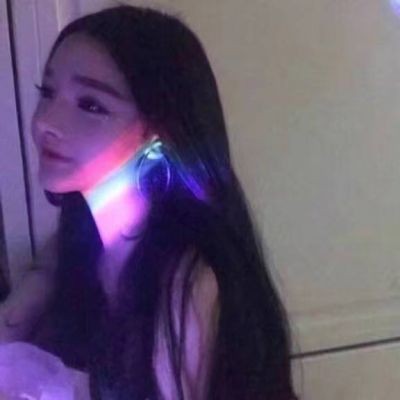 微信带彩虹女生头像