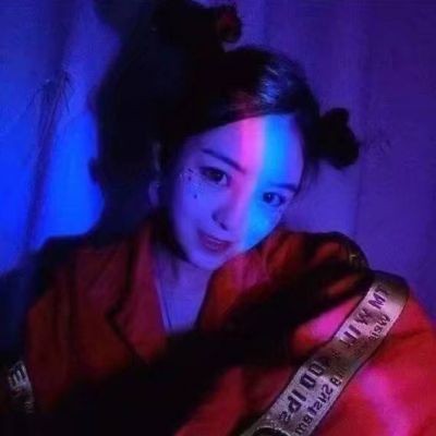 微信带彩虹女生头像