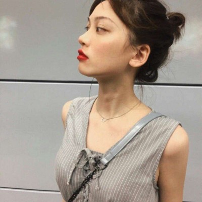 微信搞怪气质女生头像