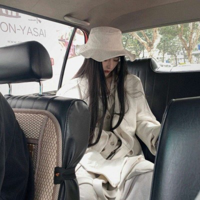 微信搞怪气质女生头像