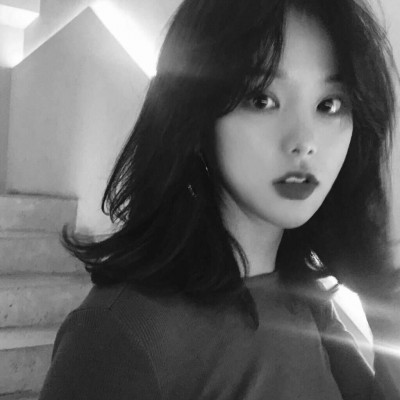 微信2019最新唯美黑白风格欧美女生头像合集下载