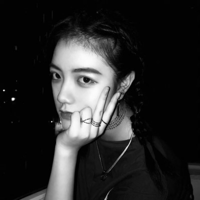 微信2019最新唯美黑白风格欧美女生头像合集下载