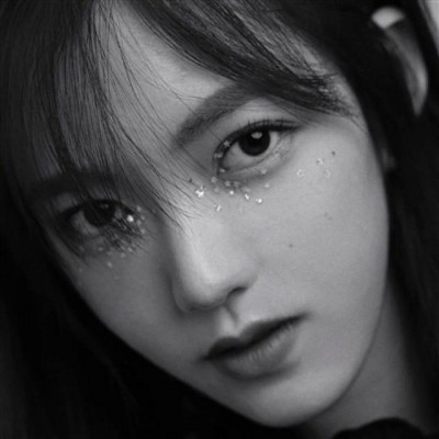 微信2019最新唯美黑白风格欧美女生头像合集下载