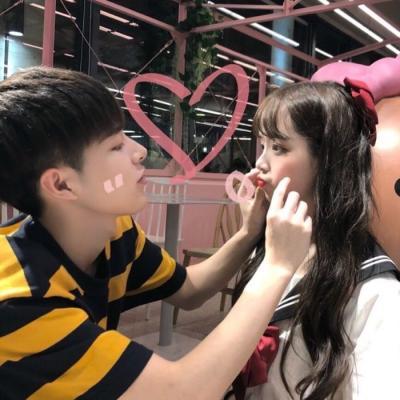 微信甜蜜搞怪浪漫情侣头像