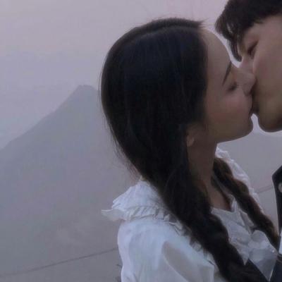 微信甜蜜搞怪浪漫情侣头像