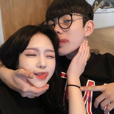 微信甜蜜搞怪浪漫情侣头像