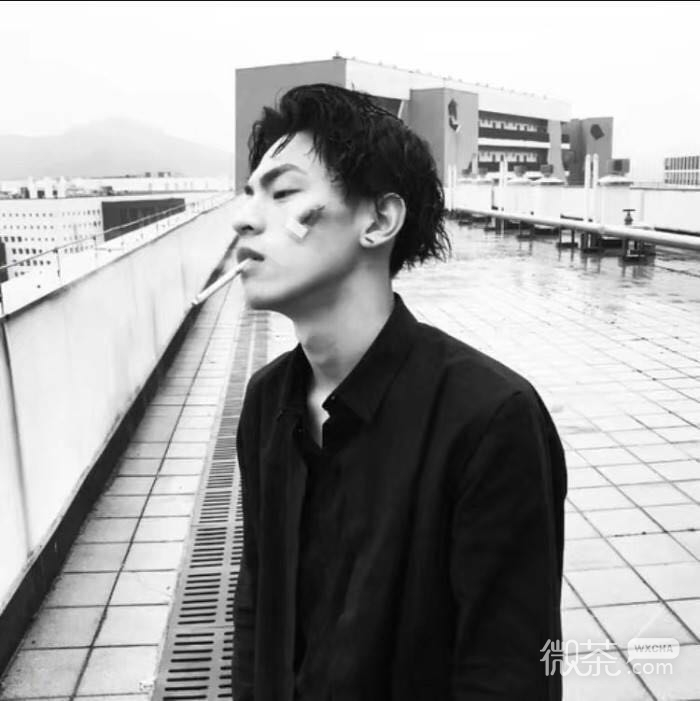 微信好看非主流冷酷性感男生头像