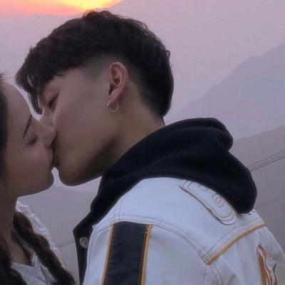 微信甜蜜搞怪浪漫情侣头像