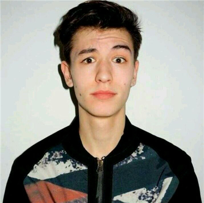 微信霸气冷酷欧美男生头像