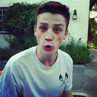 微信霸气冷酷欧美男生头像