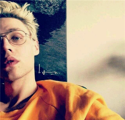 微信霸气冷酷欧美男生头像