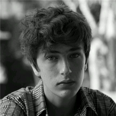 微信霸气冷酷欧美男生头像