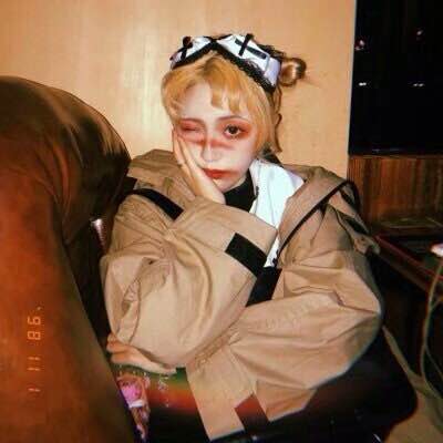 微信黑暗丧系女生头像