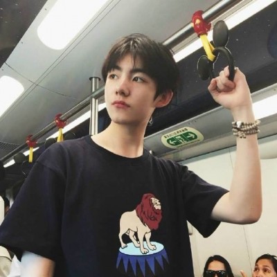 帅气非主流风格的微信男生头像合集下载