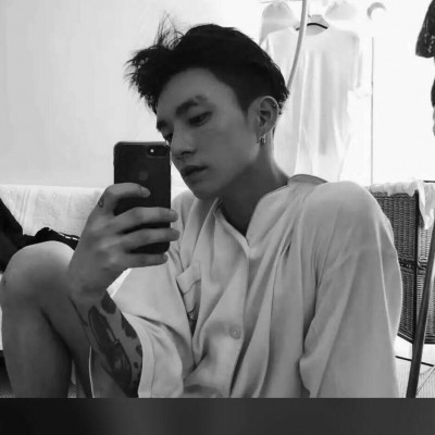 2018微信最新个性帅气男生头像合集下载