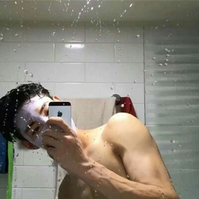 2018微信最新个性帅气男生头像合集下载