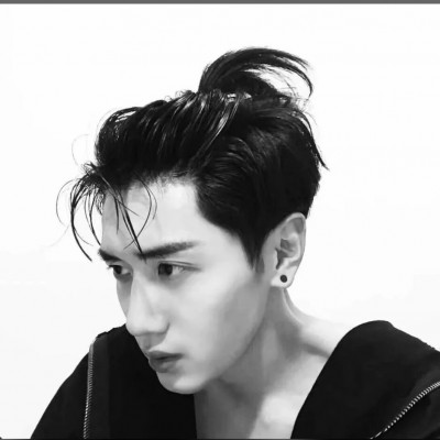 2018微信最新个性帅气男生头像合集下载