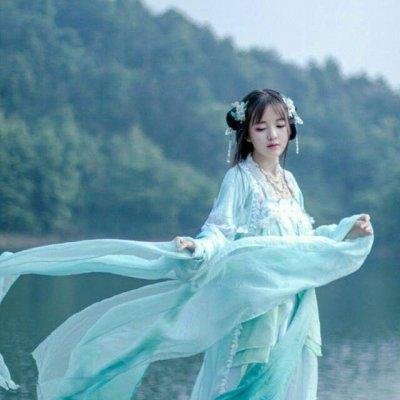 高颜值吸引人的微信个性古风女生头像合集下载
