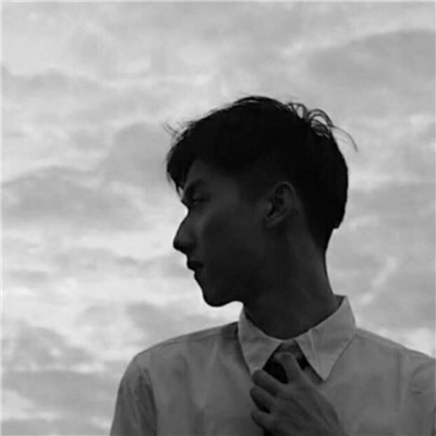 微信时尚冷酷男生头像