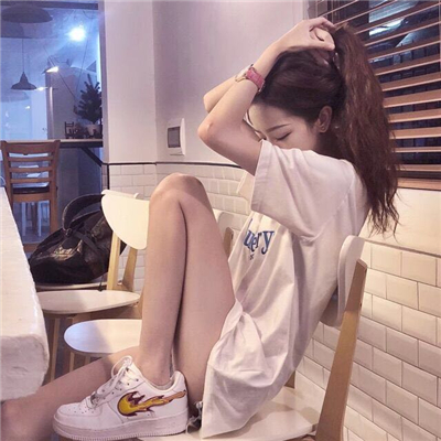 微信寂寞简洁女生头像