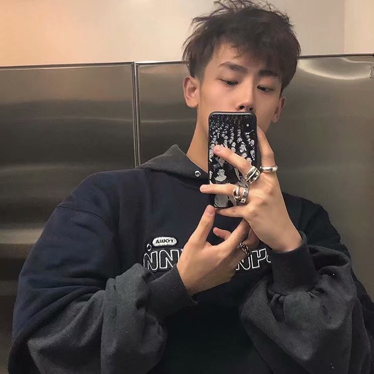 微信男生帅气性感阳光男生头像