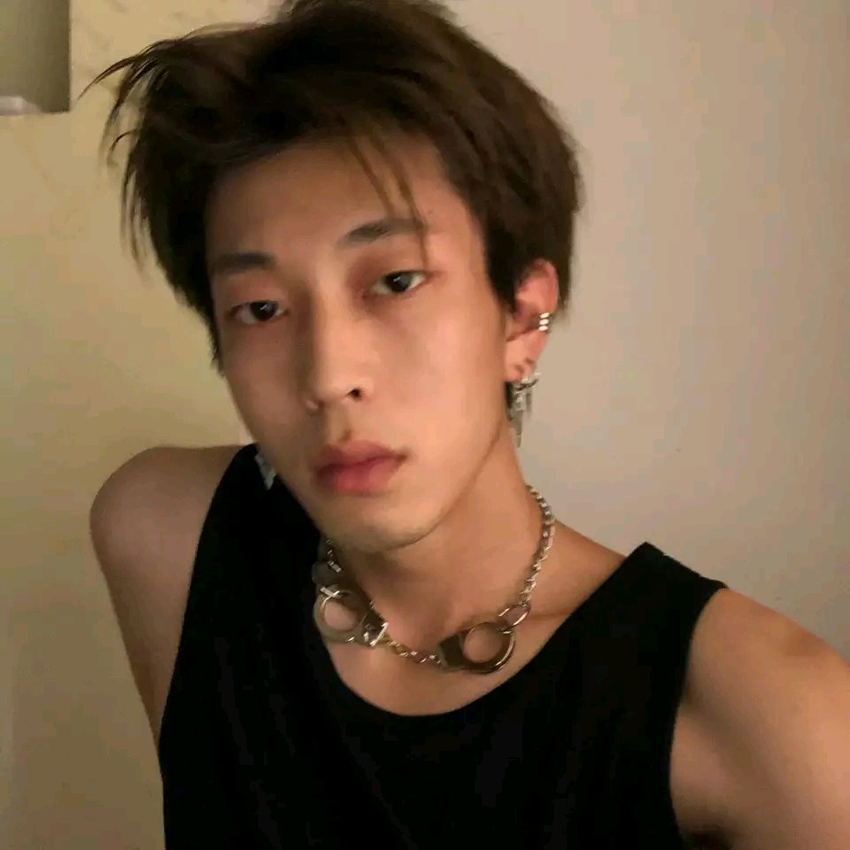 微信男生帅气性感阳光男生头像