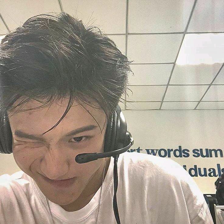 微信男生帅气性感阳光男生头像