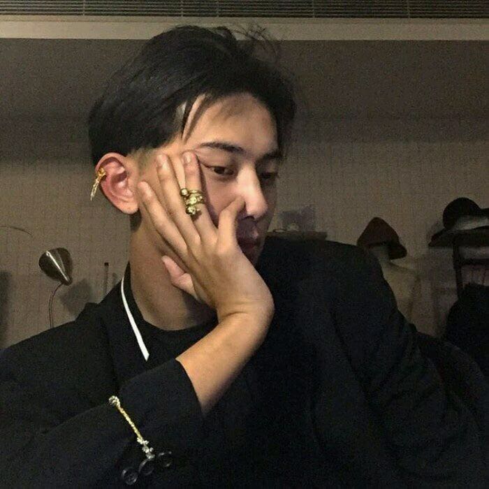 微信男生帅气性感阳光男生头像