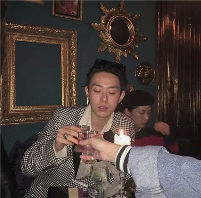 微信男生帅气性感阳光男生头像