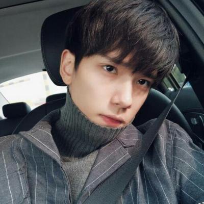 潮流帅气男生微信头像