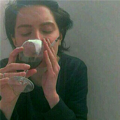 微信冷酷寂寞欧美女生头像