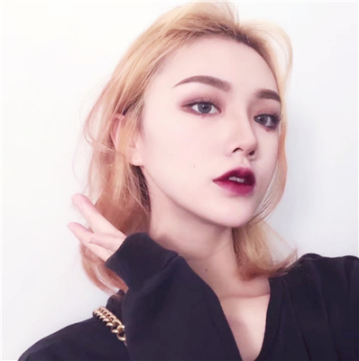 超拽带字的微信个性女生头像下载