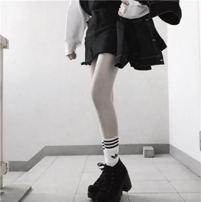 超拽带字的微信个性女生头像下载