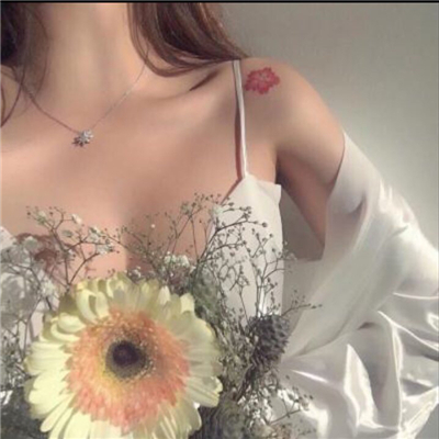 微信粉嫩清新女生头像