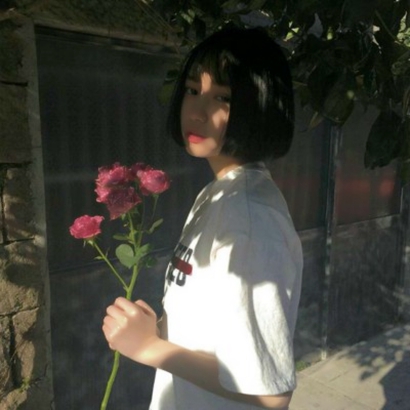 好看高颜值的拿花女生系列微信头像下载