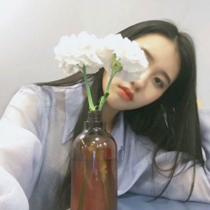 好看高颜值的拿花女生系列微信头像下载